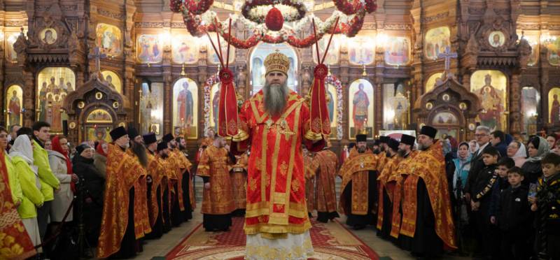 Митрополит Георгий совершил Великую Пасхальную вечерню в Александро-Невском кафедральном соборе Нижнего Новгорода